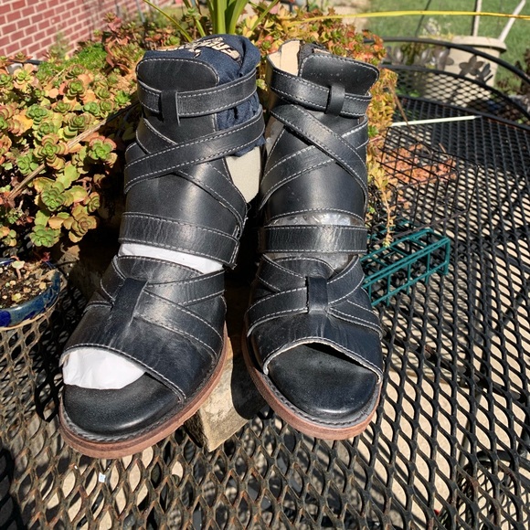 NWOB NEVER WORN Freebird Claw Black Leather Women's Size 8 - Picture 11 of 13